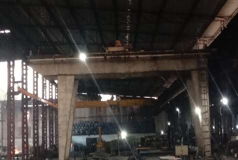 CRANE OVERHEAD